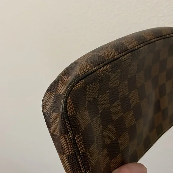 Louis Vuitton Pochette Accessoires Damier - Picture 15 of 17